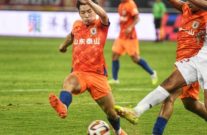 长春亚泰闯入夺冠圈，球队备战士气高涨