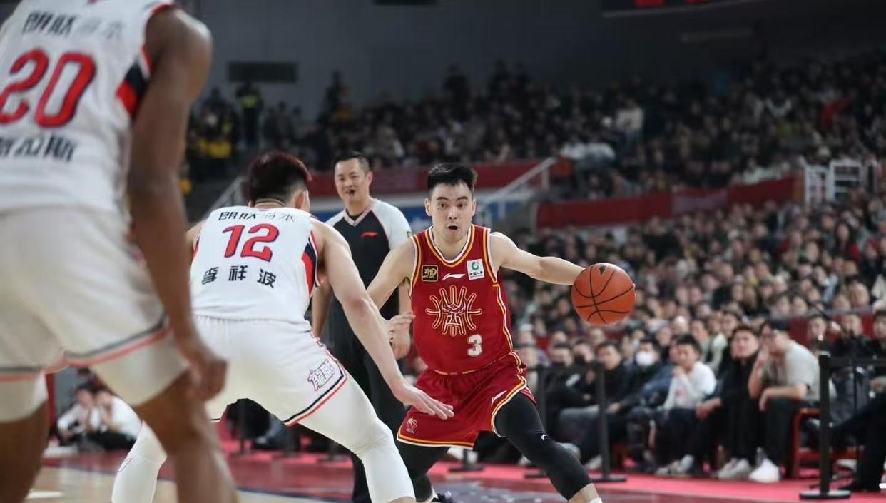 黄蜂爆发新星，爆发新星刷新纪录，险胜球队迎来希望！的简单介绍